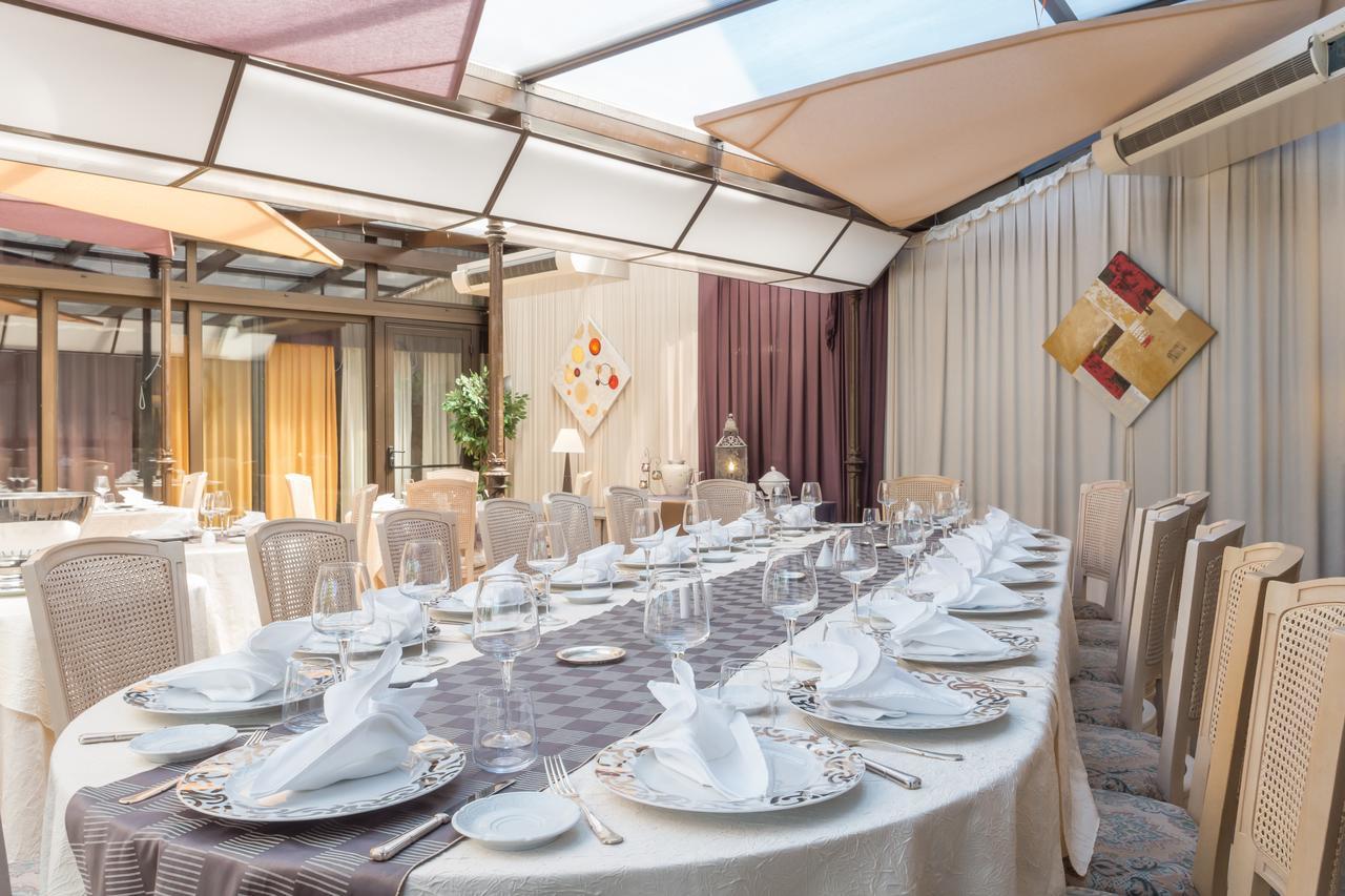 Hotel Restaurant Laurent Perreal Attignat Exterior foto